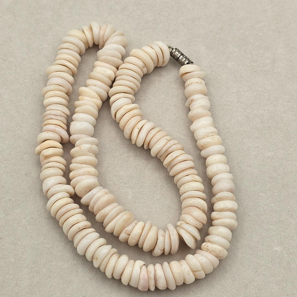**Resrved** Vintage Puka Shell Necklace 17" Cream White Beach Surfer Boho - Picture 4 of 9